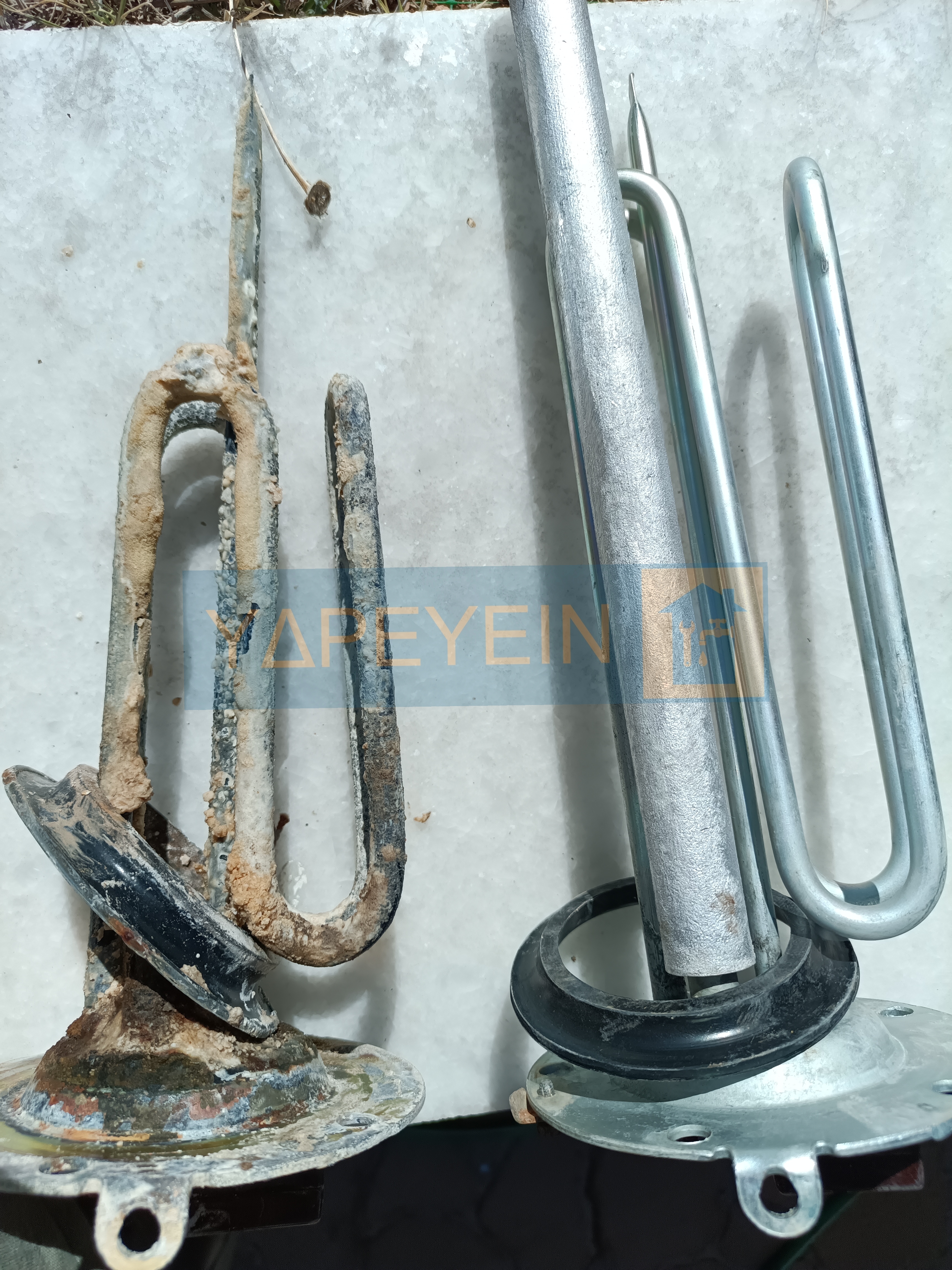 Σύγκριση παλιάς, διαβρωμένης αντίστασης θερμοσίφωνα με μια καινούργια